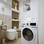 Lejlighed Cozy & Modern In The Heart Of The