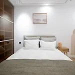 Cozy & Modern In The Heart Of The Lejlighed