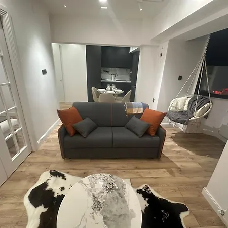 Cozy & Modern In The Heart Of The Apartment Craiova