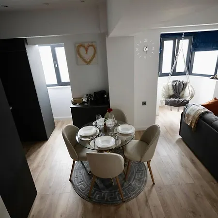 Apartment Cozy & Modern In The Heart Of The