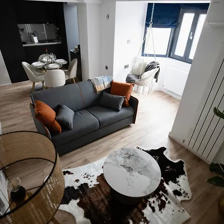 Cozy & Modern In The Heart Of The