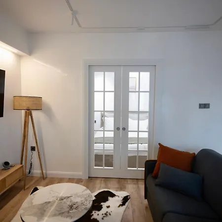 Cozy & Modern In The Heart Of The *