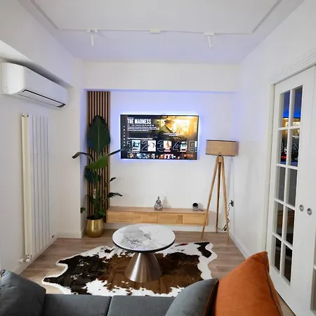 Cozy & Modern In The Heart Of The Craiova