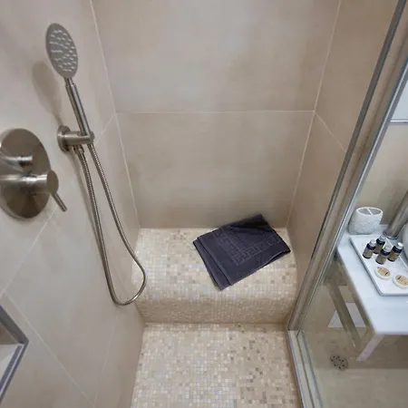 Cozy & Modern In The Heart Of The Apartment