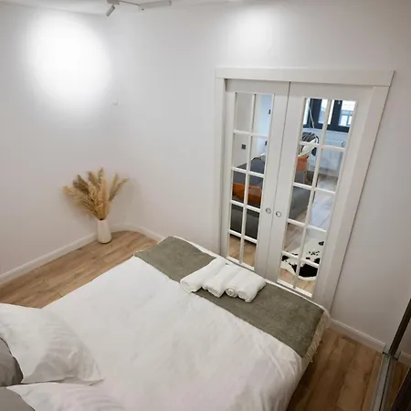 Cozy & Modern In The Heart Of The Apartmán Craiova