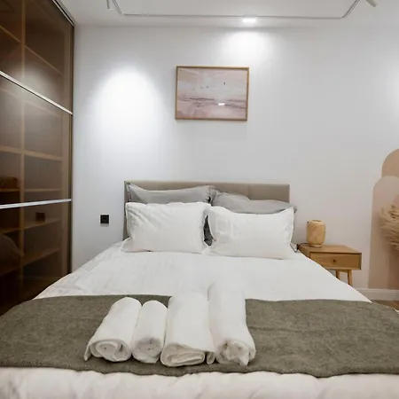 Cozy & Modern In The Heart Of The