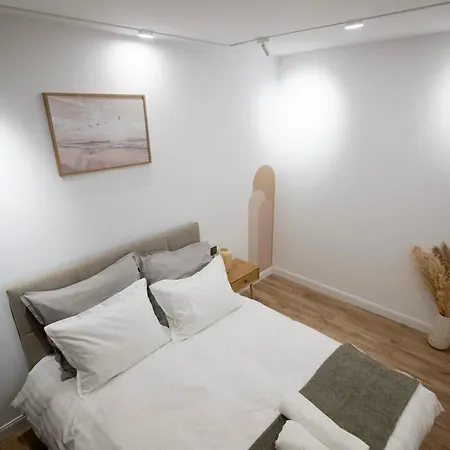 Cozy & Modern In The Heart Of The *