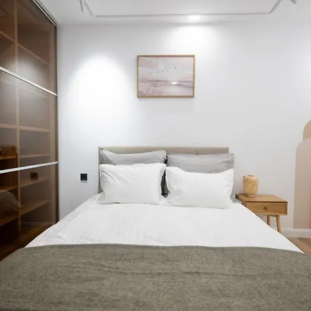 Cozy & Modern In The Heart Of The Apartmán