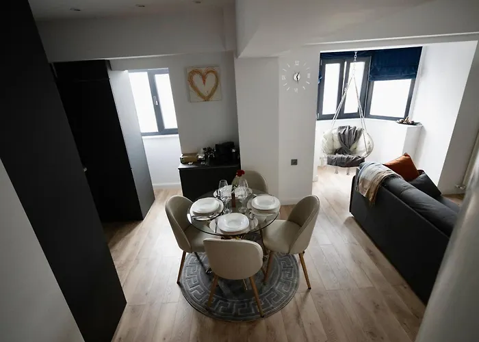 아파트 Cozy & Modern In The Heart Of The