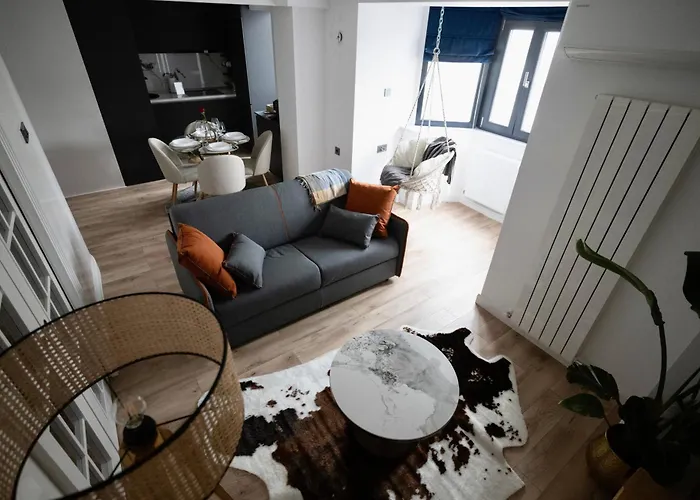 Cozy & Modern In The Heart Of The