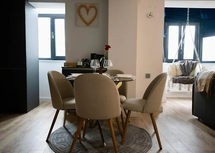 דירה Cozy & Modern In The Heart Of The *