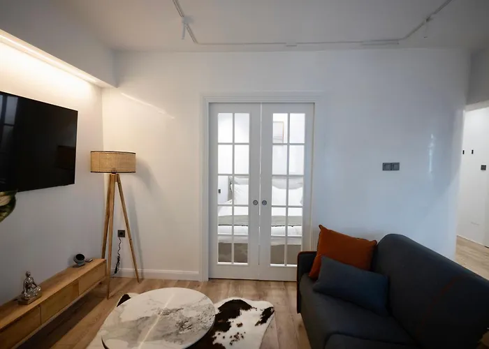 Cozy & Modern In The Heart Of The *