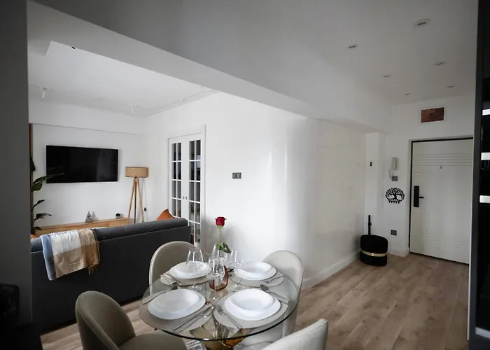 Cozy & Modern In The Heart Of The דירה *