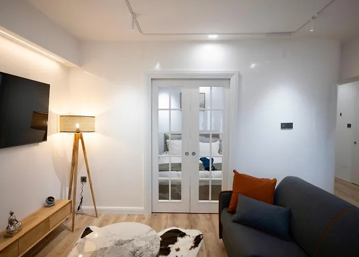 Cozy & Modern In The Heart Of The דירה קריובה