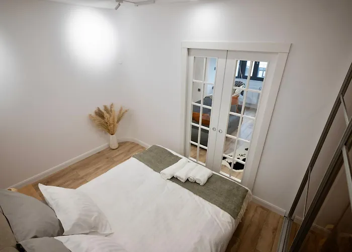 Cozy & Modern In The Heart Of The דירה קריובה