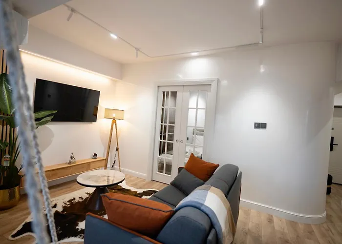 Cozy & Modern In The Heart Of The קריובה