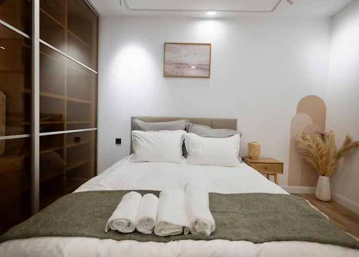 Cozy & Modern In The Heart Of The