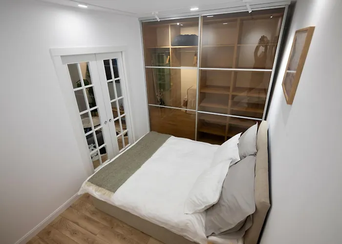 Cozy & Modern In The Heart Of The 크라이오바