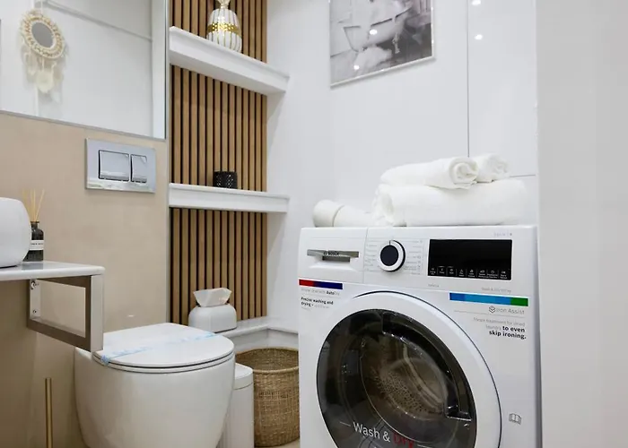 דירה Cozy & Modern In The Heart Of The