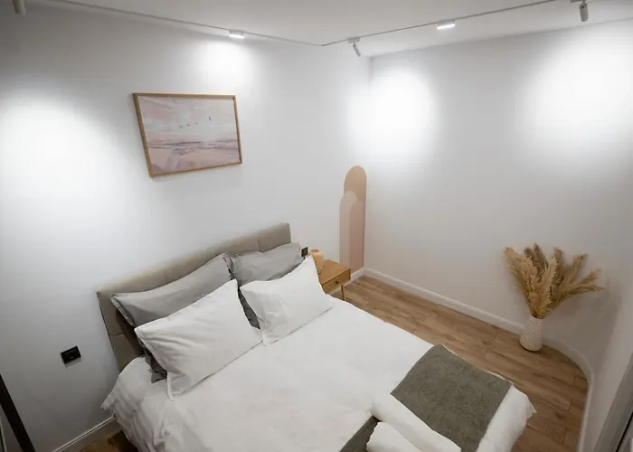 Cozy & Modern In The Heart Of The *